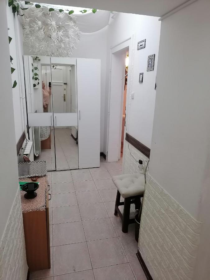 Low Cost Apartment Belgrado Exterior foto